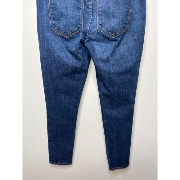 Old Navy Women’s 2 Short Mid Rise Straight Jeans - Picture 9 of 11